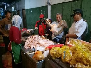 Jelang Lebaran, Dinas Pertanian Banyuwangi Sidak Daging Pasar