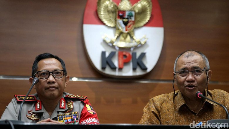 Kapolri: Ada Petunjuk Menarik di Kasus Teror Pimpinan KPK Kapolri: Ada Petunjuk Menarik di Kasus Teror Pimpinan KPK