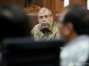 Kasus Suap di MK, Patrialis Akbar Dituntut 12,5 Tahun Bui