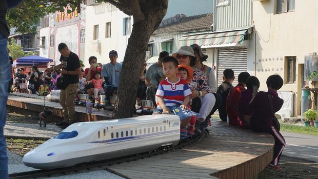 Lucu, Museum Ini Punya Miniatur Kereta yang Bisa Dinaiki