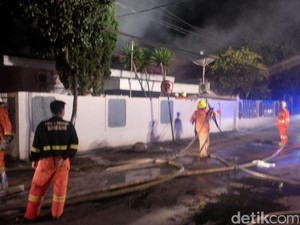 Kompleks Rumah Dinas Polda Jabar di Bandung Terbakar