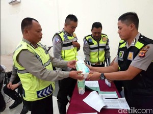 Petugas Gabungan Jaga Jalur Mudik dan Wisata di Sukabumi