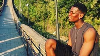 Great Wall merupakan destinasi wisata yang pertama kali Pogba singgahi di China. Di caption fotonya tertulis Great first day at the Great Wall of China (@paulpogba/Instagram)