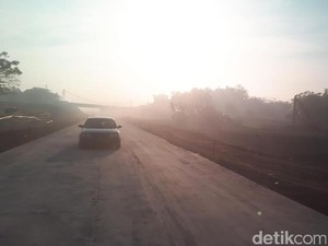 Mudik Lewat Tol Surabaya-Mojokerto, Waspadai Jalan Berdebu