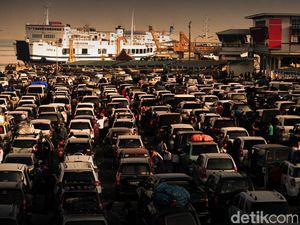 Tol Trans Sumatera Arah Bakauheni Macet Imbas Pelabuhan Padat