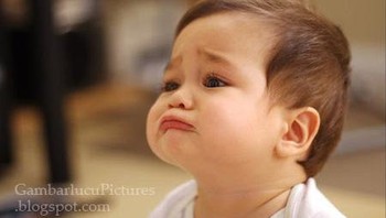 Sabar yaa dek, tahun depan nabung buat mudik. (Foto: Internet)