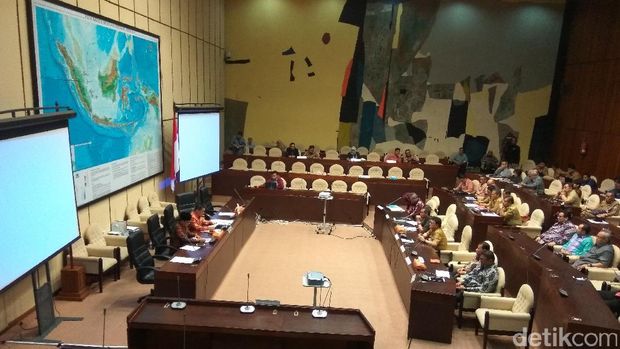 Rapat Pansus RUU Pemilu pada Senin (19/6) / 