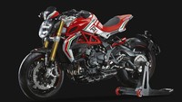 Motornya tetap memancarkan kesan agresif. MV Agusta Dragster RC memanfaatkan mesin tiga silinder 798 cc. Tenaga dari mesin itu bisa mencapai 140 daya kuda pada 13.000 rpm, Foto: Pool (Rideapart)