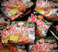 Sedang Tren, Samyang Pakai Topping Mangga dan Es Krim
