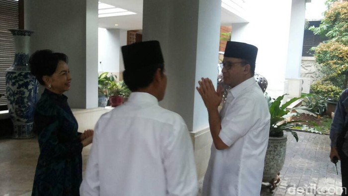 Anies dan Sandiaga Buka Bersama dengan Bang Yos