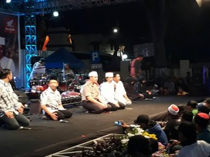 Saat Cak Nun Menyamakan Polisi dengan Alang-alang dan Rumput Liar