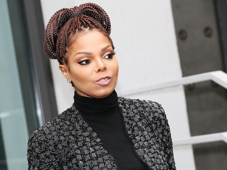 Hadiri Sidang Cerai Perdana, Janet Jackson Tersenyum Lebar Hadiri Sidang Cerai Perdana, Janet Jackson Tersenyum Lebar