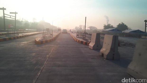 Mudik Lewat Tol Surabaya-Mojokerto, Waspadai Jalan Berdebu