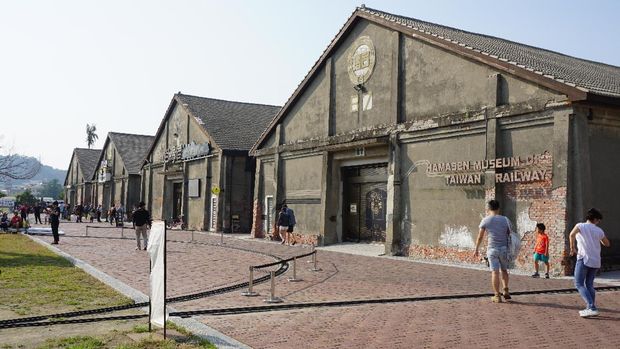 Lucu, Museum Ini Punya Miniatur Kereta yang Bisa Dinaiki
