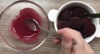 Intip Aksi Unik Ms Yeah Merias Wajah dengan Bubuk Kopi, Tepung Terigu hingga Saus Tomat 