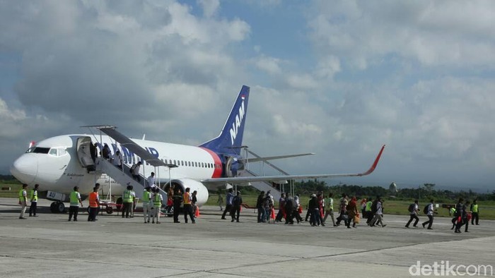 Bupati Anas Apresiasi Pengelola Bandara Blimbingsari