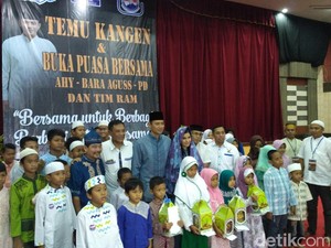 Lihat Foto di Backdrop, Agus Yudhoyono Teringat Masa Kampanye