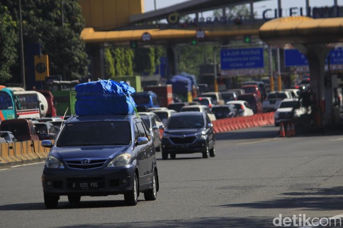 Keluar Tol Cileunyi Mulai Didominasi Pemudik Luar Bandung