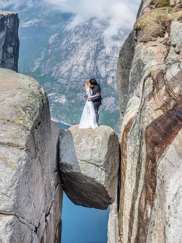 Menakjubkan! Pasangan Ini Foto Prewedding Romantis di 15 Negara