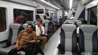 Penumpang duduk sesuai dengan nomor bangku yang sudah diberikan saat membeli tiket (Bonauli/detikTravel)
