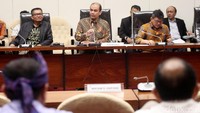 Rapat yang digelar di gedung DPR itu dipimpin oleh Wakil Ketua Pansus Angket KPK Dossy Iskandar. 