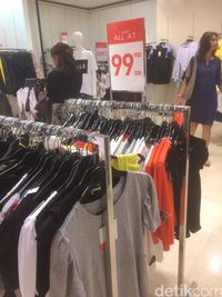 Zara Diskon Hingga 50%, T-shirt Mulai dari Rp 99 Ribu