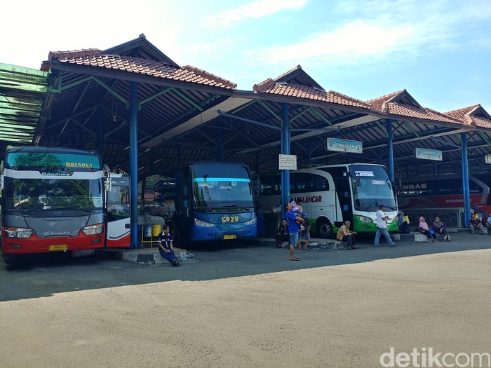 143 Bus di Terminal Harjamukti Cirebon tidak Laik Jalan