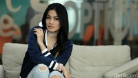 Pose Titi Kamal membuat pria jatuh hati kepadanya.