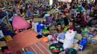 Suasana pengungsian di Kota Iligan tampak penuh sesak. REUTERS/Romeo Ranoco.