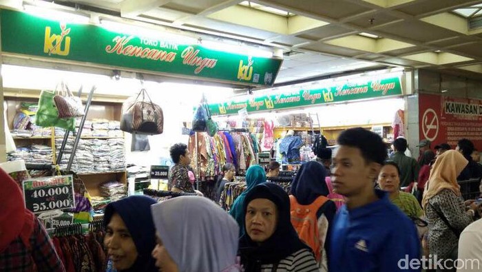 Belanja Baju Lebaran di Tanah Abang, Habis Berapa Rupiah?