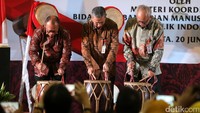 Peluncuran pemberian penghargaan jaminan sosial ketenagakerjaan dilakukan oleh Dirut BPJS Ketenagakerjaan Agus Susanto, Sesmenko PMK Satya Sananugraha, dan Deputi Kemenko PMK Tubagus Achmad Choesni. Penghargaan ini wujud nyata pemerintah memberi perlindungan kepada seluruh pekerja di Indonesia, sesuai amanat UU SJSN dan UU BPJS. 