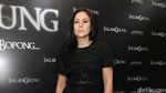 Pretty in Black! Wulan Guritno Tampil Serba Hitam