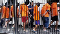 Para tersangka dihadirkan dalam rilis.