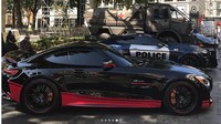 Mercedes-AMG GT R yang dimodifikasi Bay untuk keperluan film akan menggunakan baju berwarna hitam dengan aksen garis berwarna merah. Tak lupa GT R juga akan tampil dengan pelek baru.