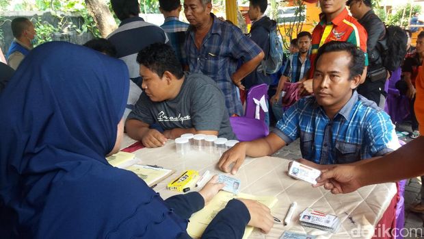 Jalani Tes Urin, 56 Sopir Bus di Terminal Kalideres Bebas Narkoba