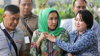 Operasi tangkap tangan (OTT) yang dilakukan KPK kepada Gubernur Bengkulu Ridwan Mukti turut menyeret nama istri Gubernur Bengkulu, Lily Martiani Maddari.