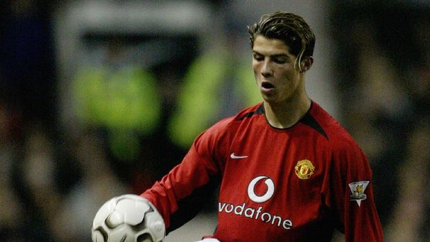 Cristiano Ronaldo 2003 MANCHESTER - NOVEMBER 1: Cristiano Ronaldo of Manchester United takes control of the ball during the FA Barclaycard Premiership match between Manchester United and Portsmouth on November 1, 2003 at Old Trafford in Manchester, England. Manchester United won the match 3-0. (Photo by Alex Livesey/Getty Images)