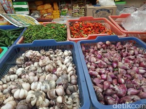 Pedagang Akhirnya Nyerah Jualan Bawang Putih Gara-gara Mahal