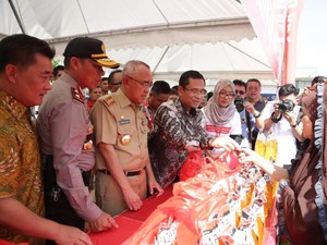 Sinar Mas Salurkan 15 Ribu Liter Minyak Goreng Murah di Riau