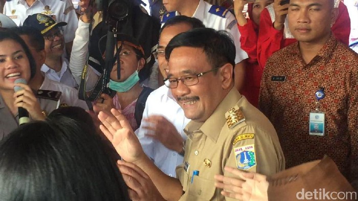 Saat Djarot dan Menhub Joget Bareng Polwan di Kampung Rambutan