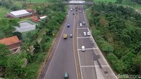 Pengelola jalur Tol Purbaleunyi Cabang Cileunyi bakal membuka 9 hingga 10 gerbang keluar jika terjadi kepadatan kendaraan arus mudik Lebaran di GT Cileunyi.