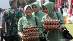 Ketika Prajurit TNI Berburu Sembako Murah