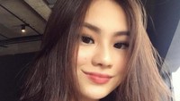 Detail makeup natural dan pulasan lipstik pink di bibirnya. Dok. Instagram/gegeelisa94