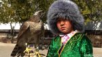 Tradisi Berburu dengan Elang di Kazakhstan