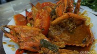 Seafood 45 juga punya racikan kepiting enak. Berdiri sejak 10 tahun lalu, Anda wajib mencicip kepiting saus padangnya yang punya citarasa pedas. Huah! Foto: detikFood