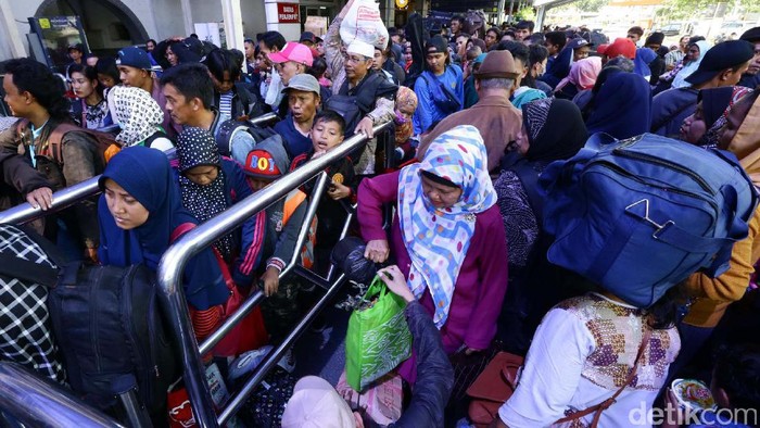 Mudik dari Jakarta, Wajib Bawa Oleh-oleh Ini