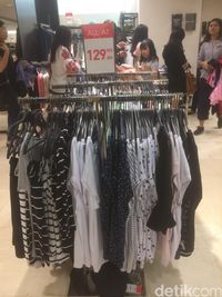 Zara Diskon Hingga 50%, T-shirt Mulai dari Rp 99 Ribu