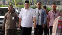Tim juga mengamankan sejumlah uang dalam mata uang rupiah di dalam 1 kardus.
