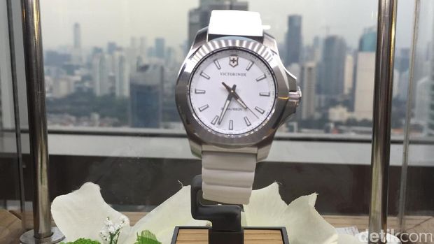 Victorinox Swiss Army luncurkan INOV V untuk wanita modern yang aktif.