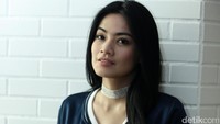 Pesonanya tak pernah pudar meski kini telah memiliki satu orang anak.